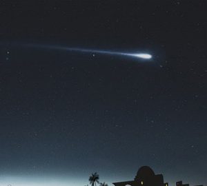 Wohin zeigt der Schweif eines Kometen